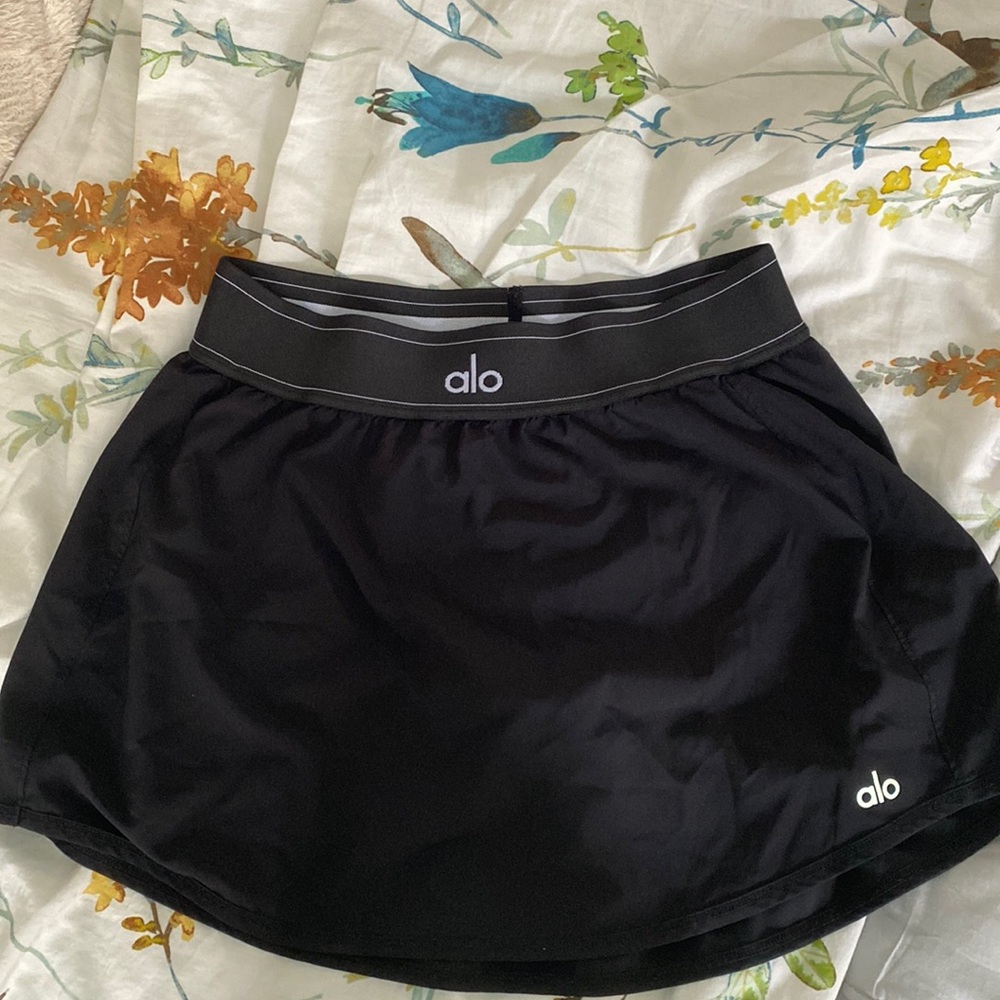 Size small Alo yoga tennis skirt